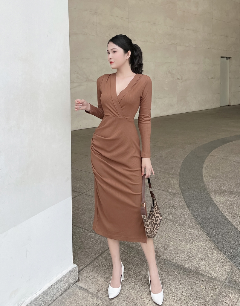 Đầm Phom Suông Xếp ly Tay Dài Thun Gân Swanlake - D10536LW01