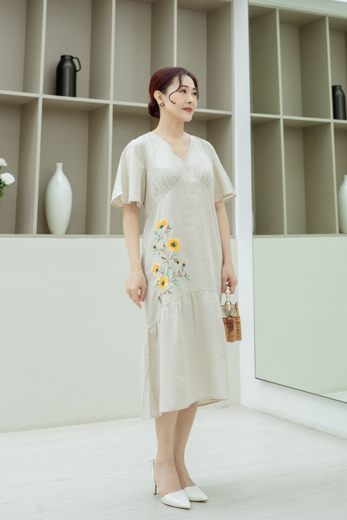 Đầm Phom Suông Thêu Bông Vải Linen Swanlake - D10617LW01