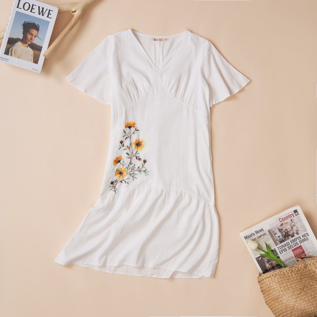 Đầm Phom Suông Thêu Bông Vải Linen Swanlake - D10617LW01