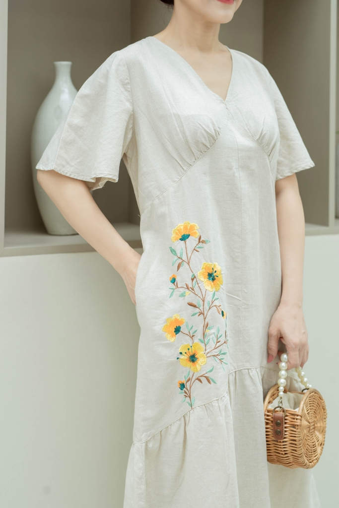 Đầm Phom Suông Thêu Bông Vải Linen Swanlake - D10617LW01