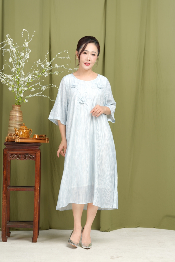 M-Collection - Đầm Suông Đính Bông 3D Vải Tơ Nhún - D10858LW10