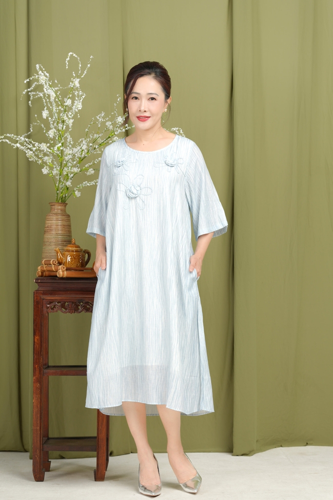 M-Collection - Đầm Suông Đính Bông 3D Vải Tơ Nhún - D10858LW10