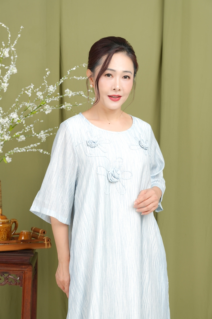 M-Collection - Đầm Suông Đính Bông 3D Vải Tơ Nhún - D10858LW10