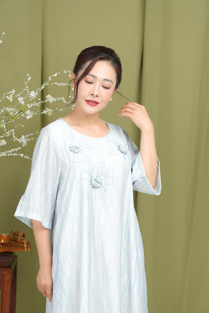 M-Collection - Đầm Suông Đính Bông 3D Vải Tơ Nhún - D10858LW10