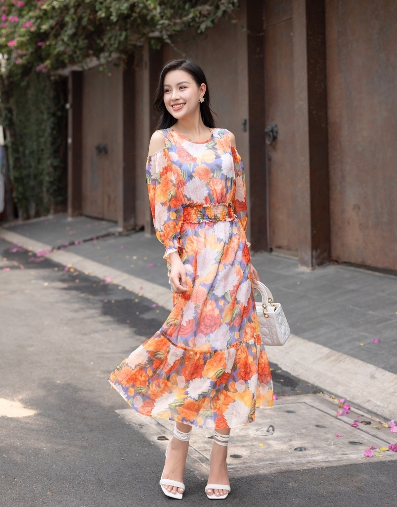 Đầm Maxi Nhún Eo Khoét Vai Vải Voal Swanlake - D10876LW02