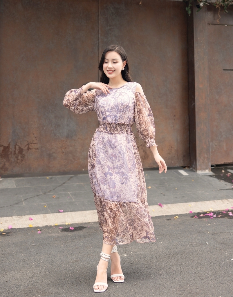 Đầm Maxi Nhún Eo Khoét Vai Vải Voal Swanlake - D10876LW02