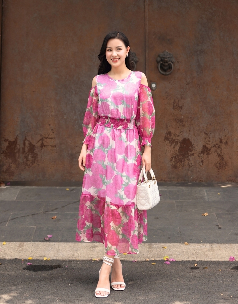 Đầm Maxi Nhún Eo Khoét Vai Vải Voal Swanlake - D10876LW02