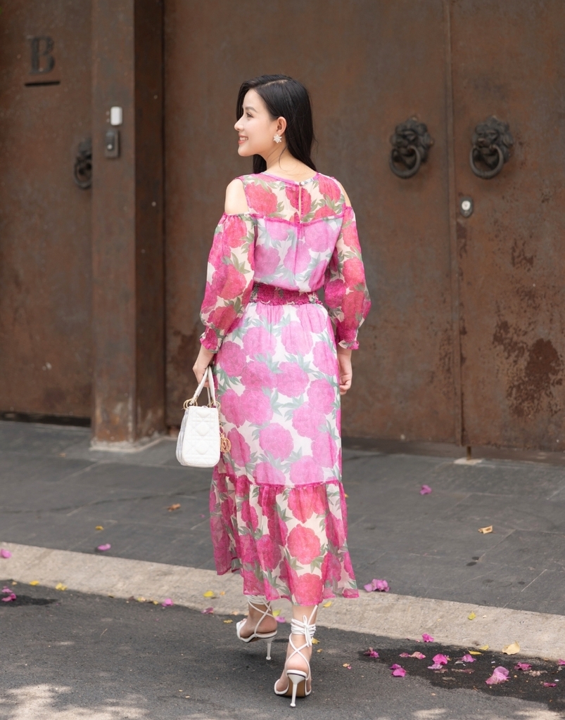 Đầm Maxi Nhún Eo Khoét Vai Vải Voal Swanlake - D10876LW02