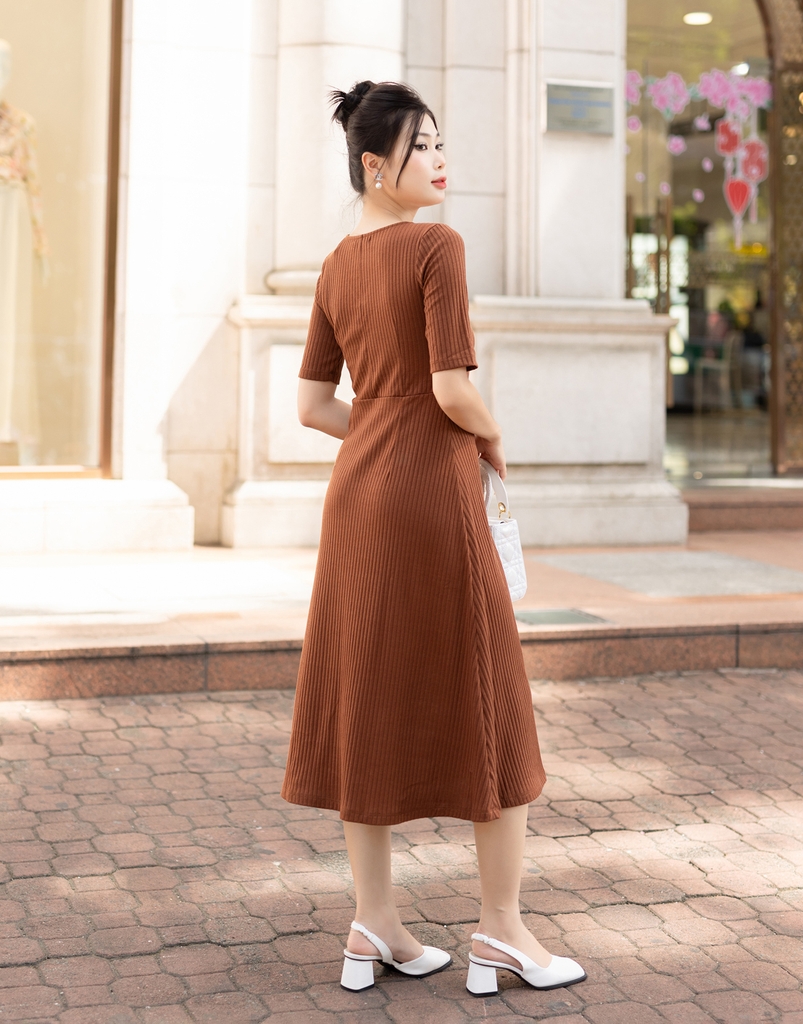 Đầm Thun Gân Cài Nút Gỗ Swanlake - D10967LW01