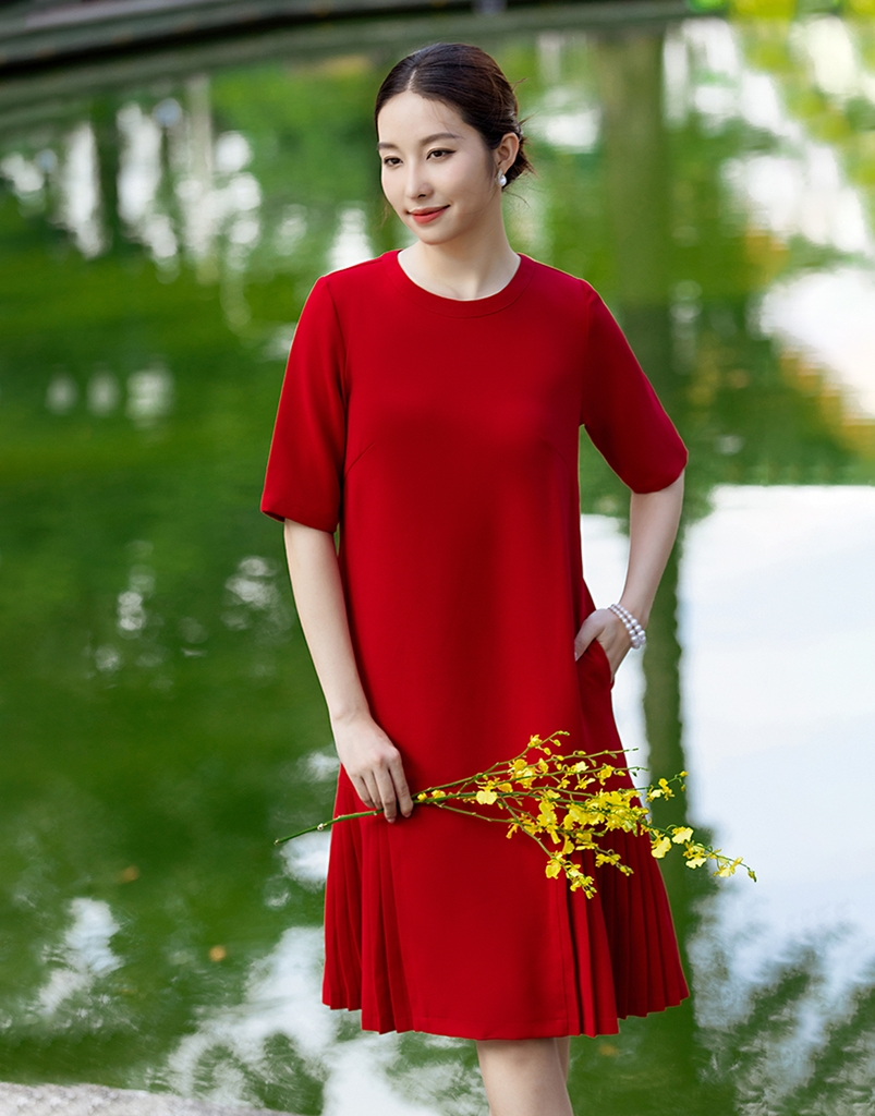 Đầm Vải Lụa Bố Xếp Ly Swanlake - D11260LW01