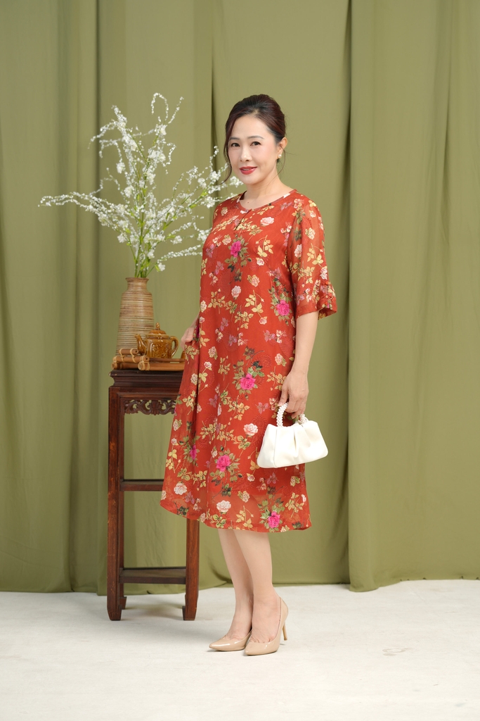M-Collection - Đầm Hoa Cổ Tròn Đính Ngọc Trai Chất Đũi Hàn - D11573LW02