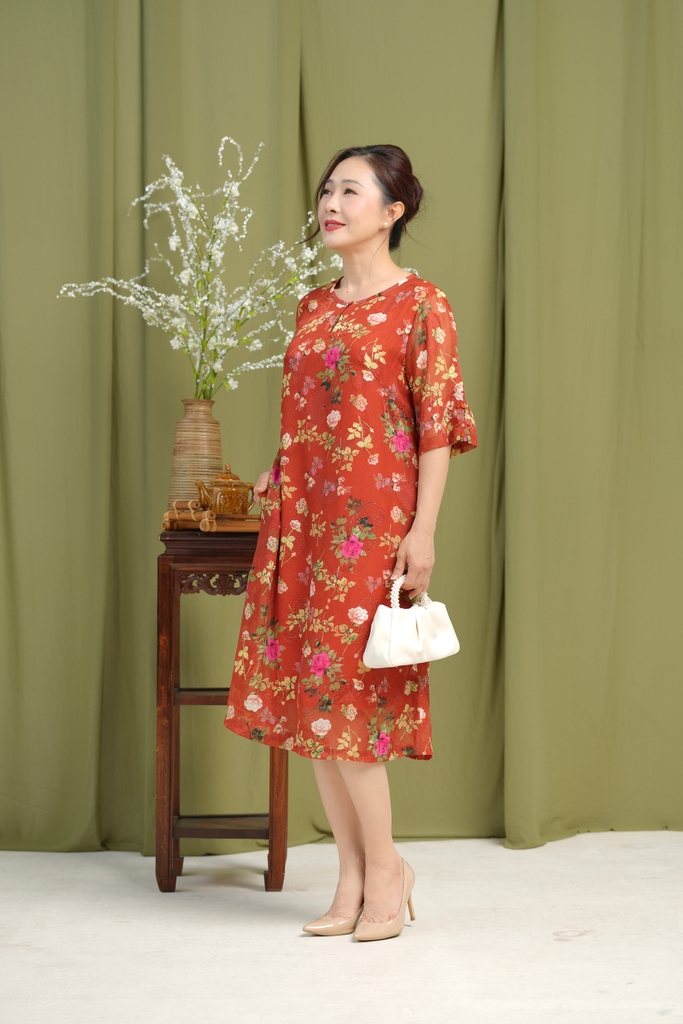 M-Collection - Đầm Hoa Cổ Tròn Đính Ngọc Trai Chất Đũi Hàn - D11573LW02