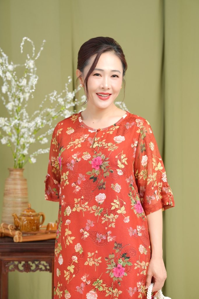 M-Collection - Đầm Hoa Cổ Tròn Đính Ngọc Trai Chất Đũi Hàn - D11573LW02