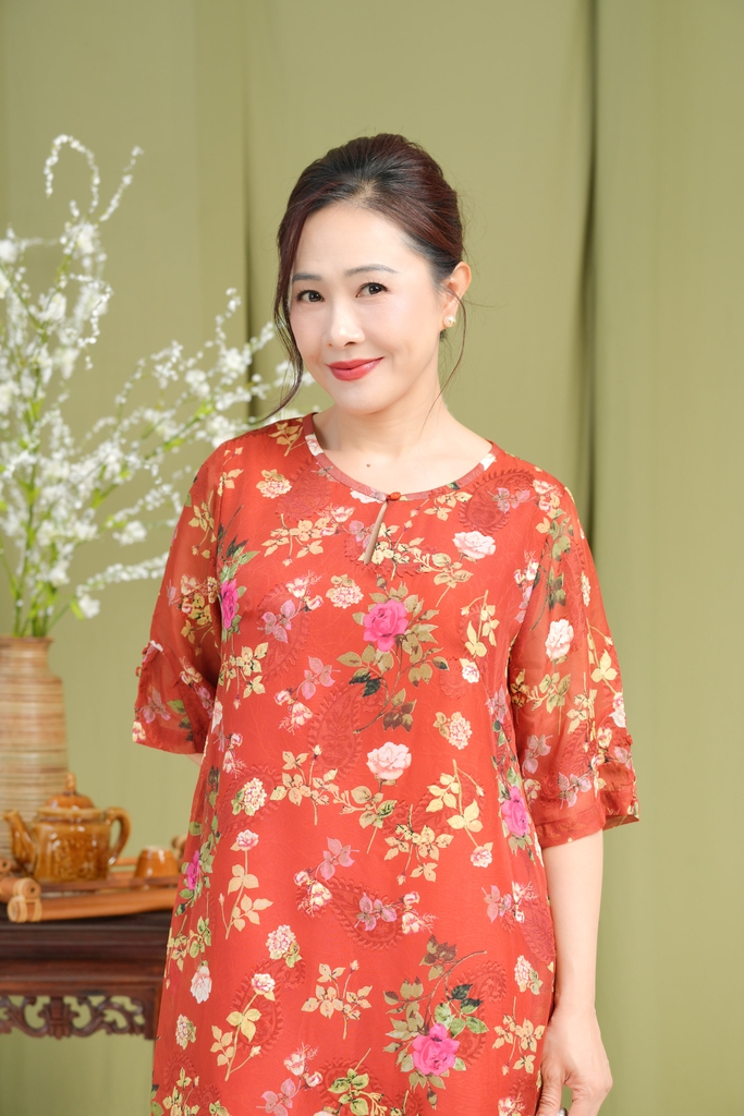 M-Collection - Đầm Hoa Cổ Tròn Đính Ngọc Trai Chất Đũi Hàn - D11573LW02