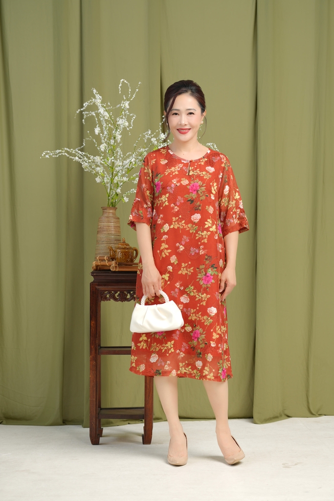 M-Collection - Đầm Hoa Cổ Tròn Đính Ngọc Trai Chất Đũi Hàn - D11573LW02