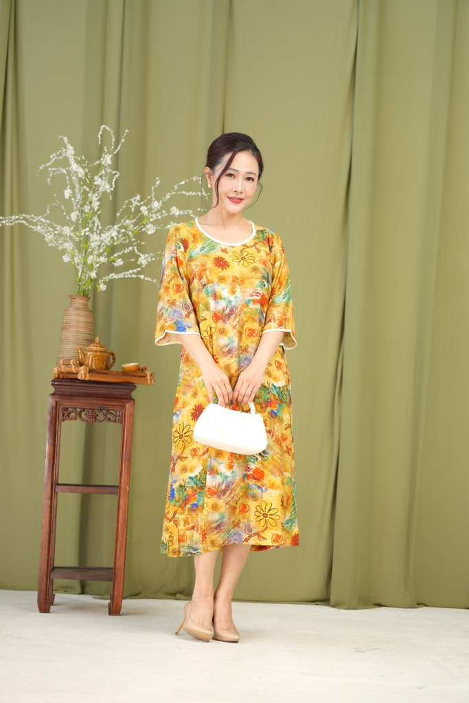 M-Collection - Đầm Hoa Cổ Tròn Đính Ngọc Trai Chất Đũi Hàn - D11573LW02