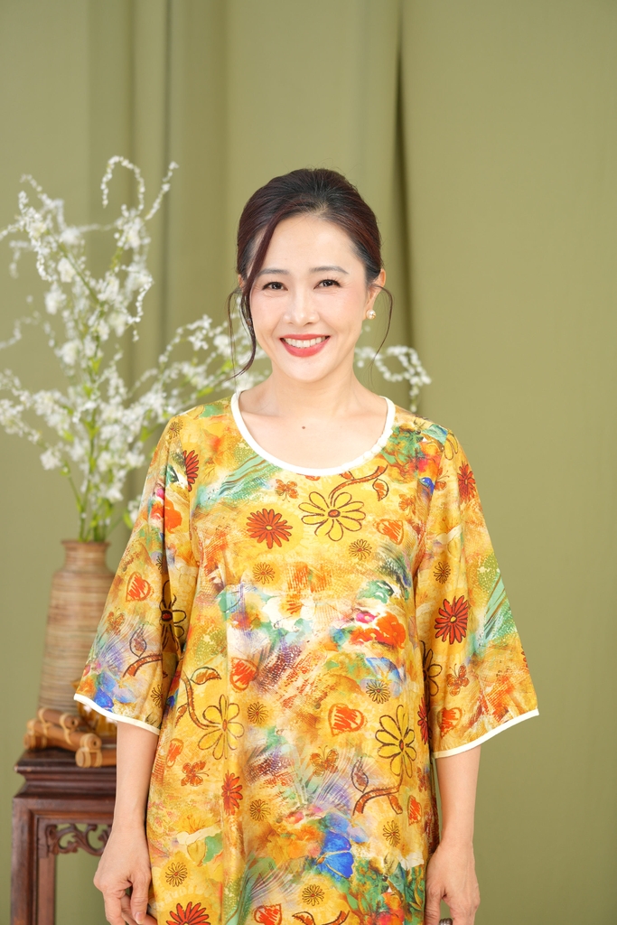 M-Collection - Đầm Hoa Cổ Tròn Đính Ngọc Trai Chất Đũi Hàn - D11573LW02