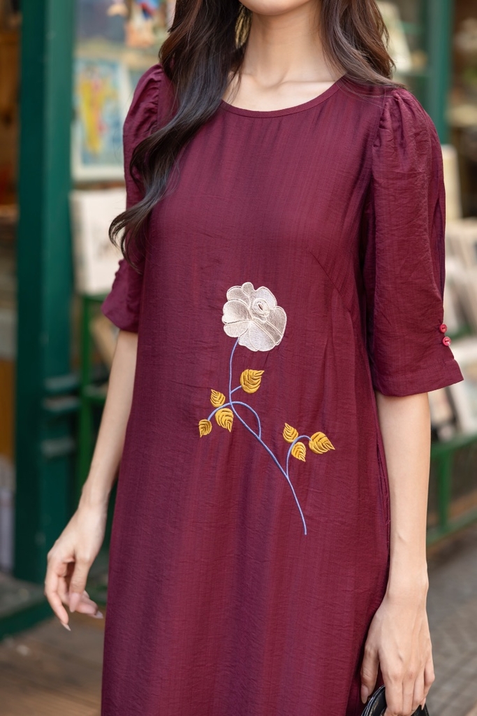 Đầm Lụa Hàn Thêu Hoa Swanlake - D11706LW01