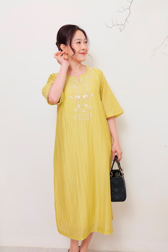 Đầm Thêu Cổ Tay Lỡ Tơ Dập Ly Swanlake - D11808LW01