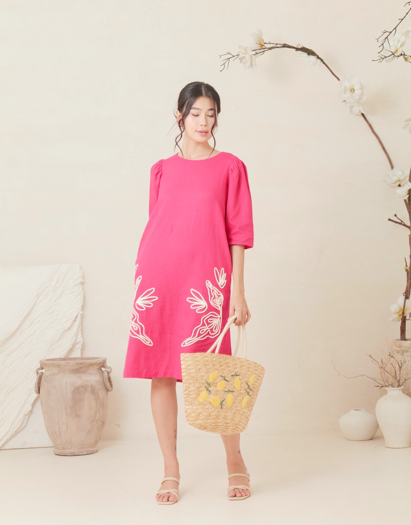 Đầm Thêu Hai Bên Tà Chất Liệu Linen Swanlake - D11953LW01