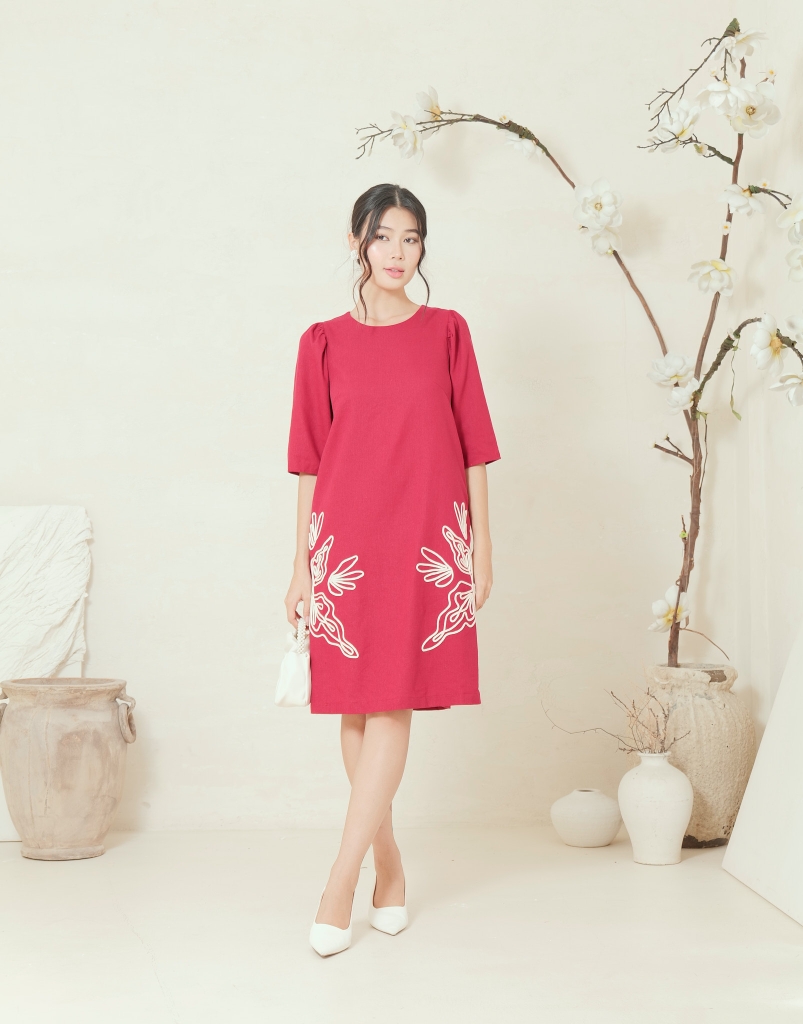 Đầm Thêu Hai Bên Tà Chất Liệu Linen Swanlake - D11953LW01