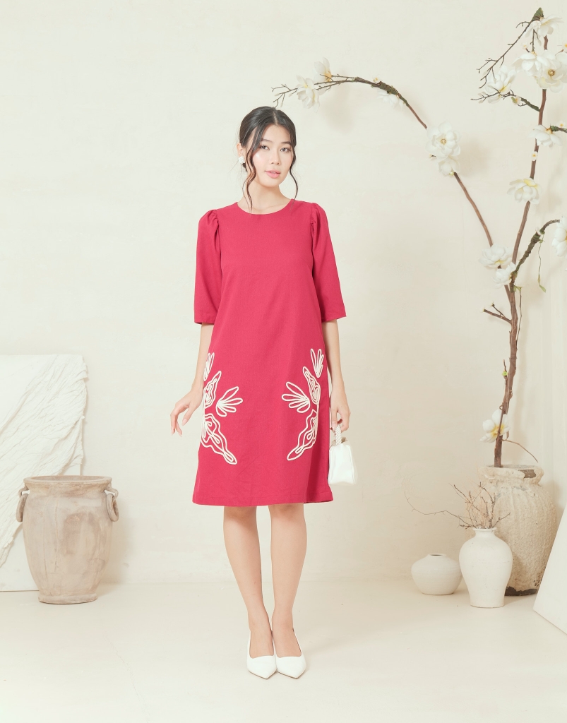 Đầm Thêu Hai Bên Tà Chất Liệu Linen Swanlake - D11953LW01