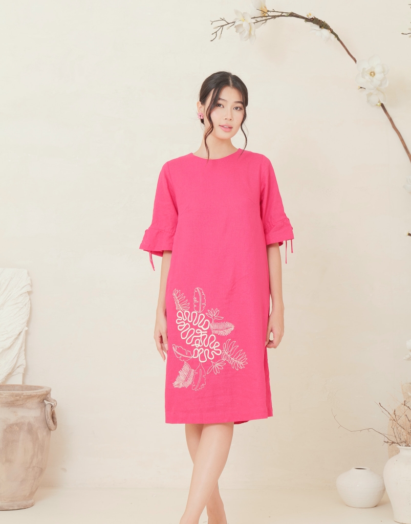 Đầm Suông Thêu Hoa Lá Thông Chạy Nét Chất Liệu Linen Swanlake - D11987LW01
