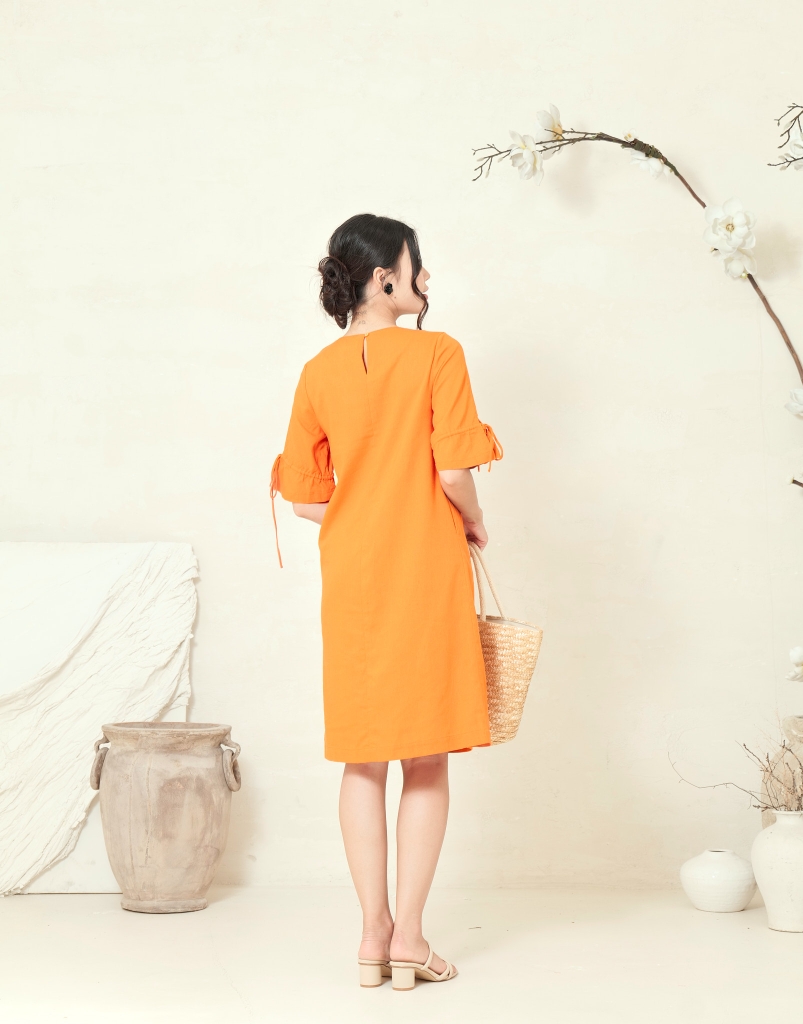 Đầm Suông Thêu Hoa Lá Thông Chạy Nét Chất Liệu Linen Swanlake - D11987LW01