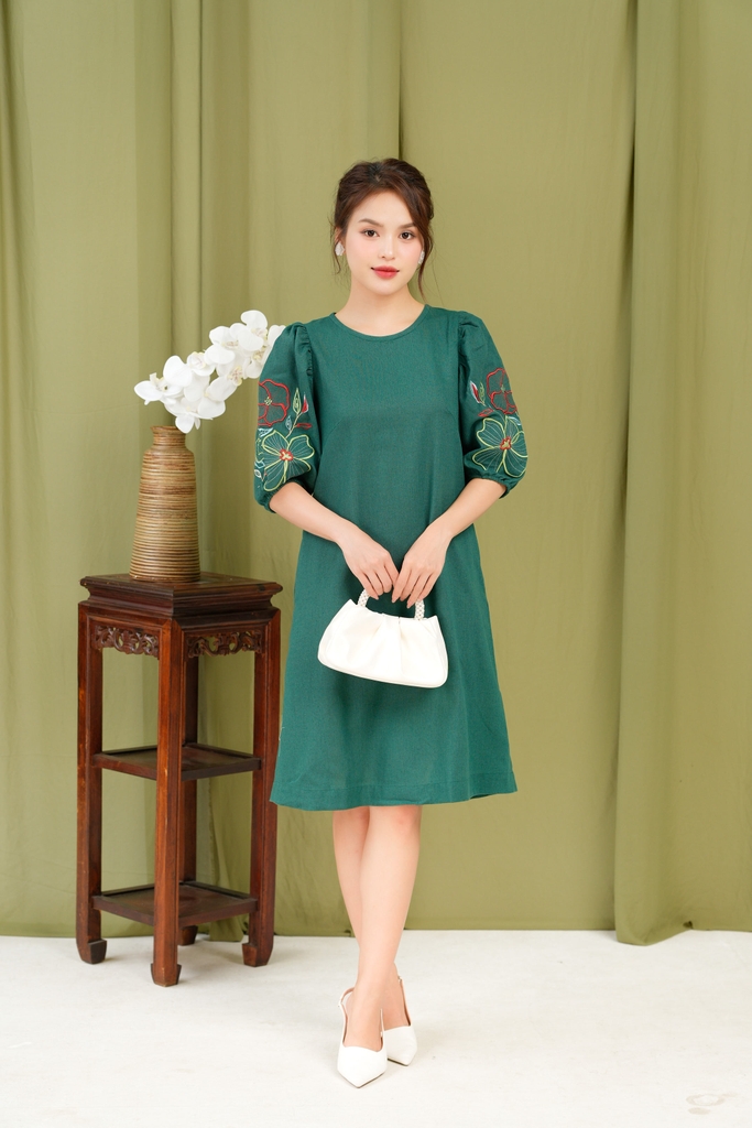 Đầm Thêu Hai Bên Cánh Tay Chất Liệu Linen Swanake - D12013LW01