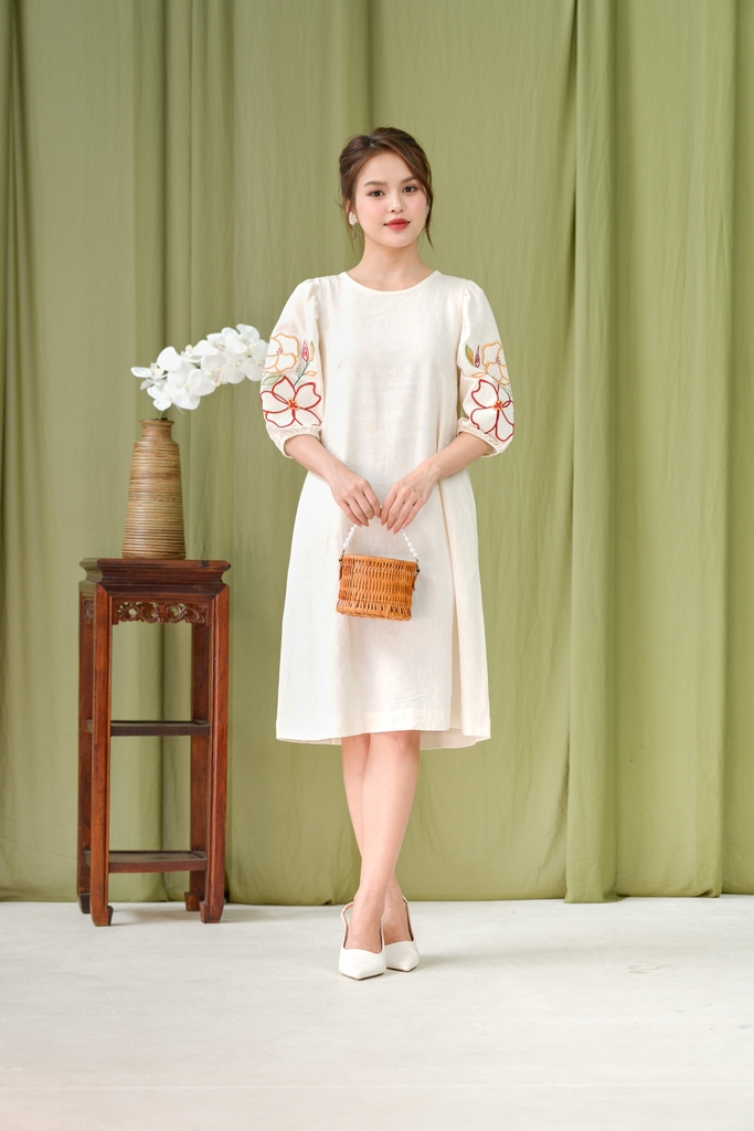 Đầm Thêu Hai Bên Cánh Tay Chất Liệu Linen Swanake - D12013LW01