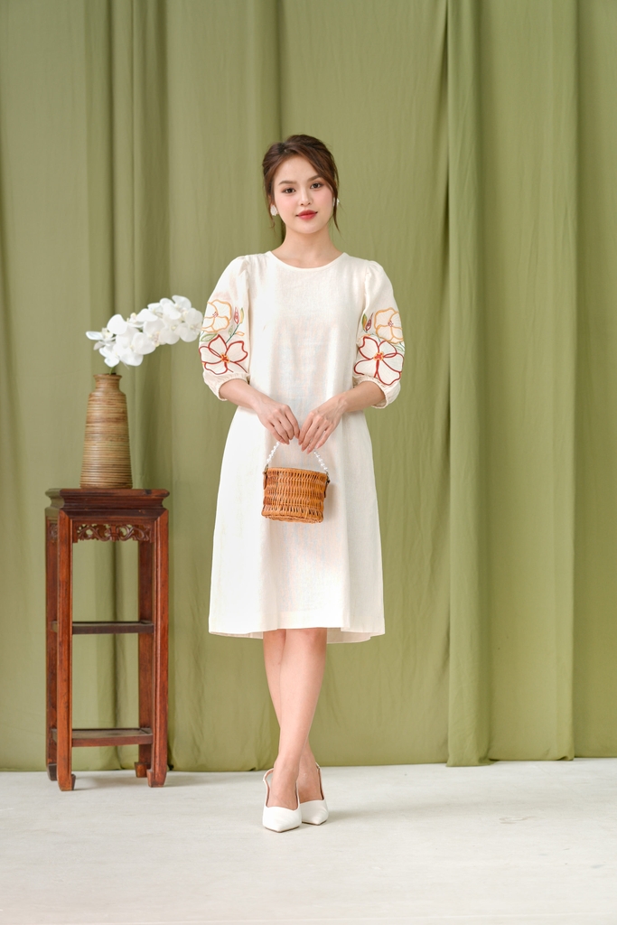 Đầm Thêu Hai Bên Cánh Tay Chất Liệu Linen Swanake - D12013LW01