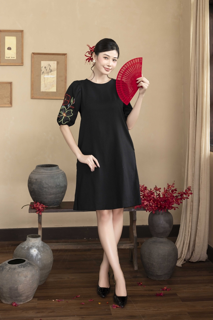 Đầm Thêu Hai Bên Cánh Tay Chất Liệu Linen Swanake - D12013LW01