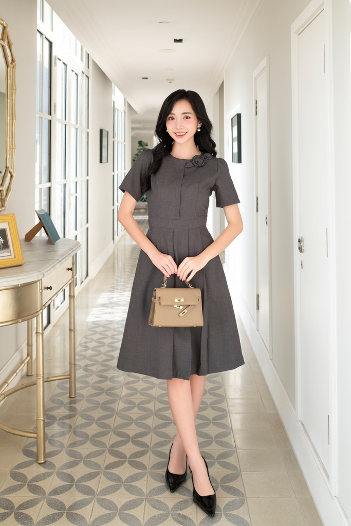 Đầm Sếp Ly Đính Hoa Chất Liệu Bố Gân Hàn Swanlake - D12083LW01