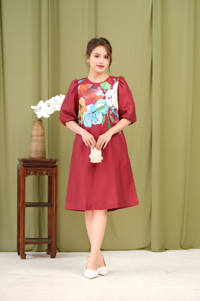 Đầm Suông In Hoa Chất Liệu Lụa Dày Trắng Swanlake - D12102LW01