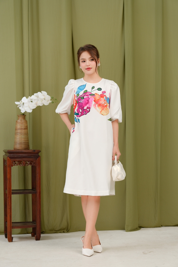 Đầm Suông In Hoa Chất Liệu Lụa Dày Trắng Swanlake - D12102LW01