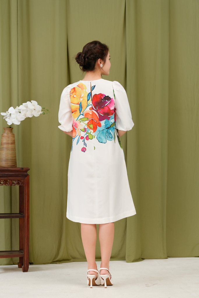 Đầm Suông In Hoa Chất Liệu Lụa Dày Trắng Swanlake - D12102LW01
