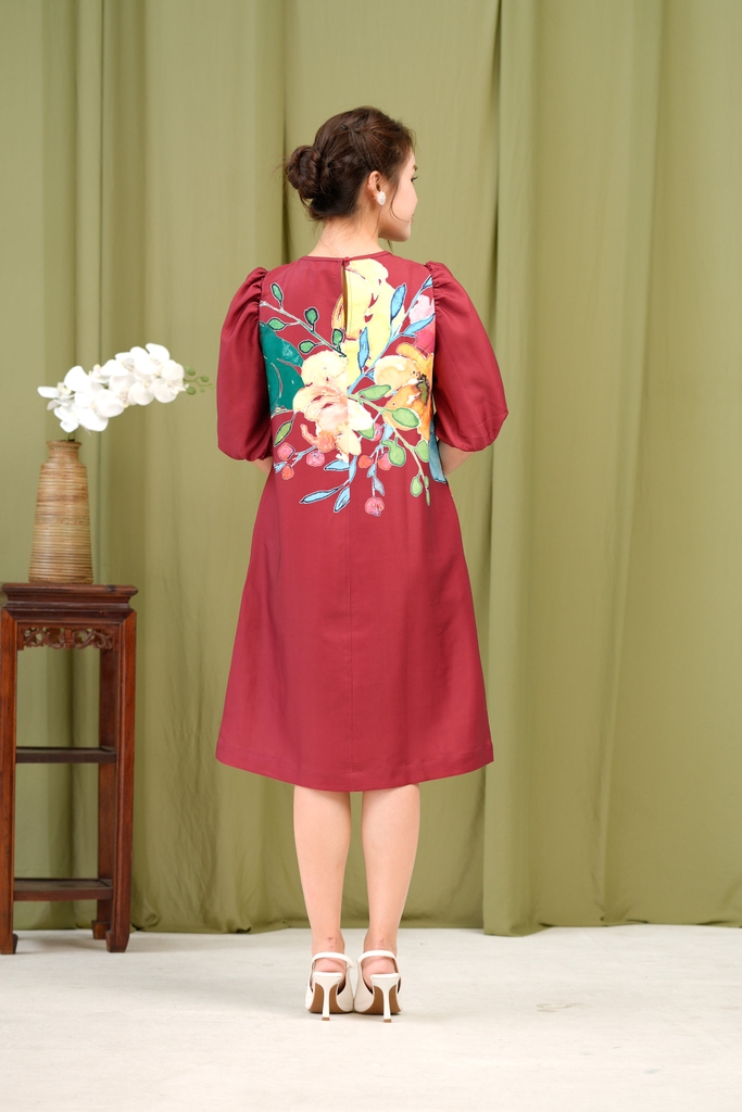 Đầm Suông In Hoa Chất Liệu Lụa Dày Trắng Swanlake - D12102LW01