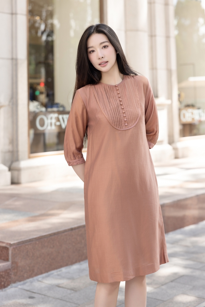 Đầm Phom Suông A Ngắn Chất Cotton Xếp Ly Trước Ngực - D12112LW01