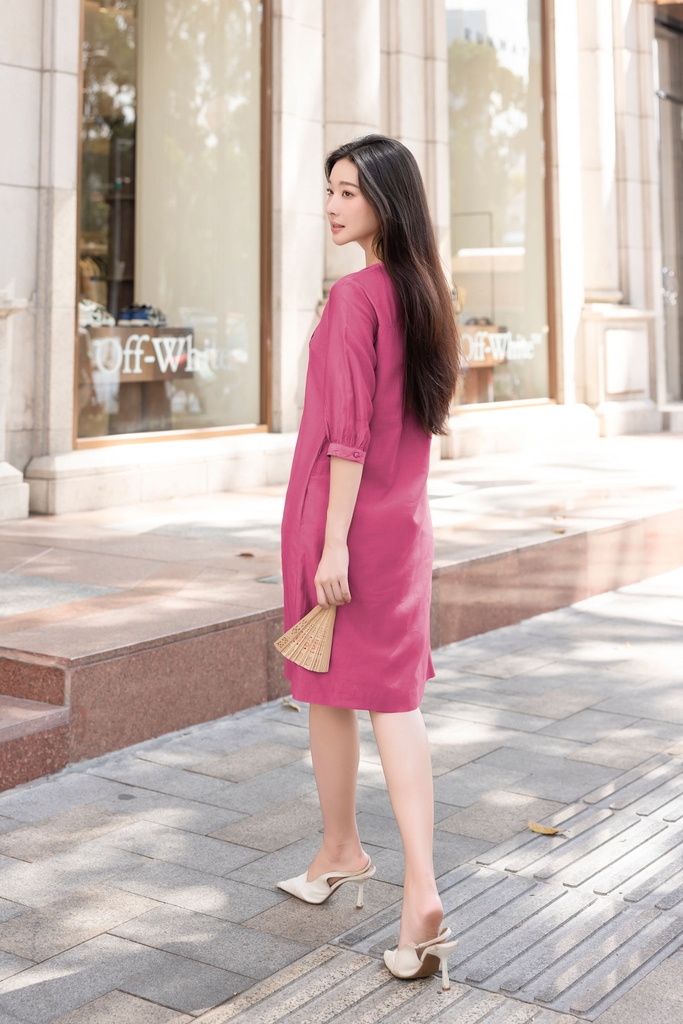 Đầm Phom Suông A Ngắn Chất Cotton Xếp Ly Trước Ngực - D12112LW01