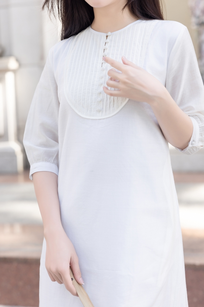 Đầm Phom Suông A Ngắn Chất Cotton Xếp Ly Trước Ngực - D12112LW01