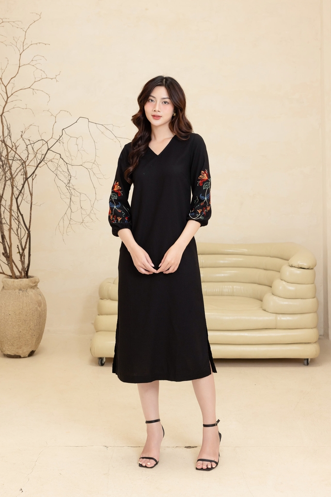 SWANLAKE | Váy Đầm Nữ Midi Suông Xẻ Tà Cổ V Tay Lỡ Thêu Hoa Nổi Vải Linen Công Sở Tiệc Có Túi D12131