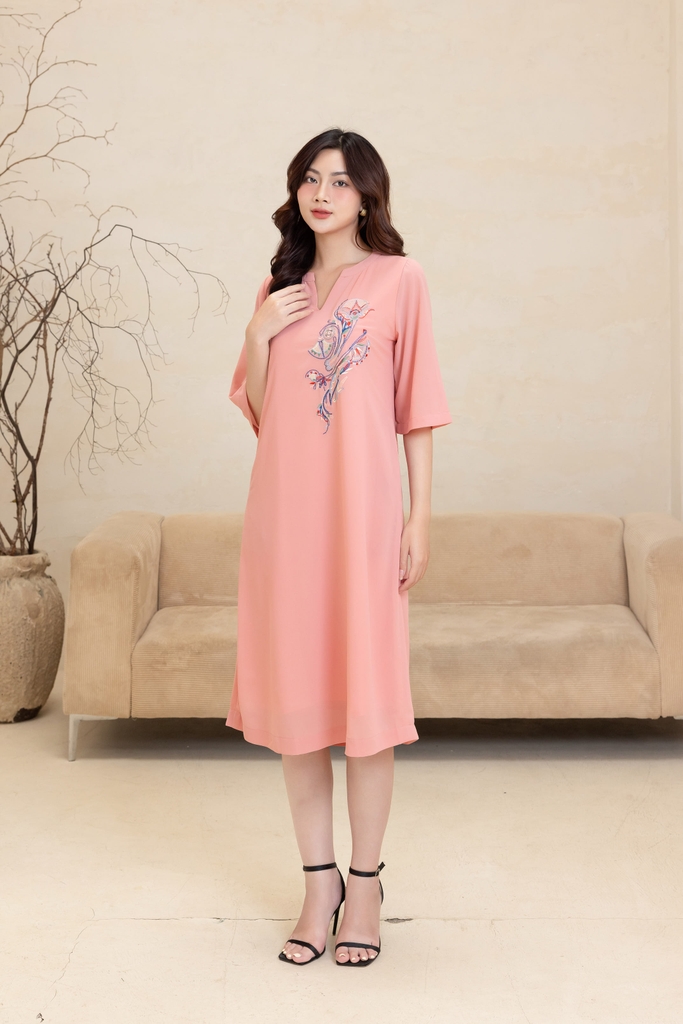 M-Collection - Đầm Suông Thêu Chất Liệu Vải Chiffon Lót Lụa Hàn - D12138LW01