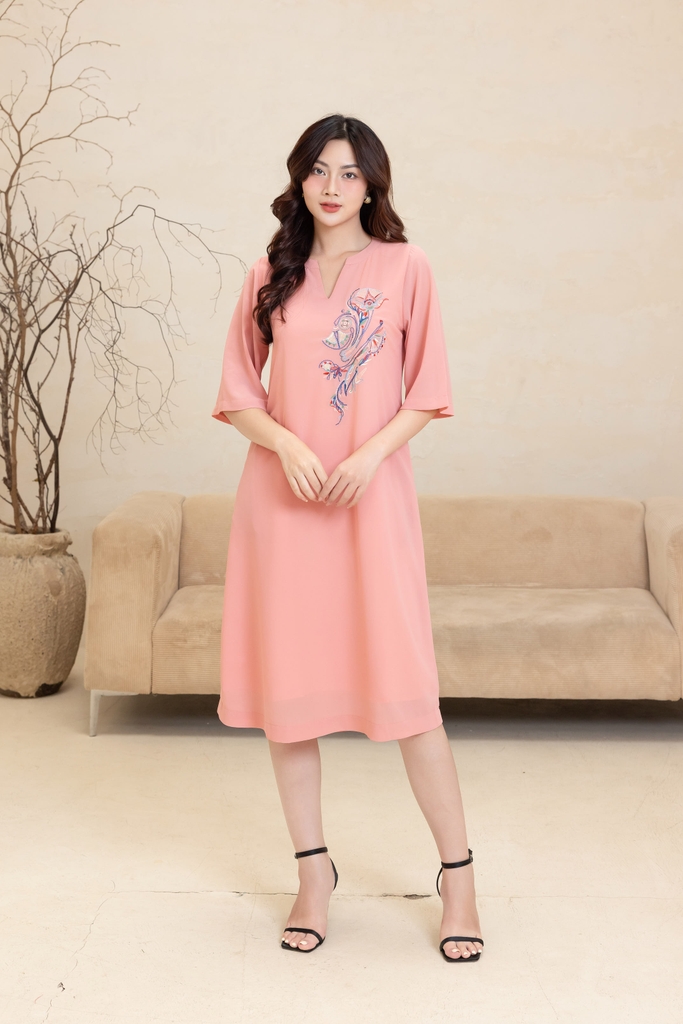 M-Collection - Đầm Suông Thêu Chất Liệu Vải Chiffon Lót Lụa Hàn - D12138LW01