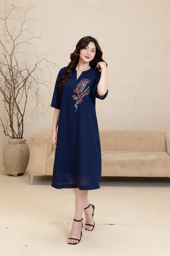 M-Collection - Đầm Suông Thêu Chất Liệu Vải Chiffon Lót Lụa Hàn - D12138LW01