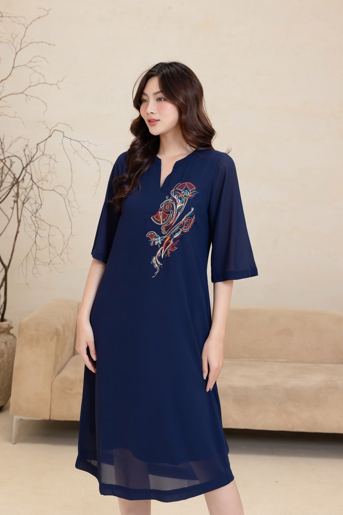 M-Collection - Đầm Suông Thêu Chất Liệu Vải Chiffon Lót Lụa Hàn - D12138LW01