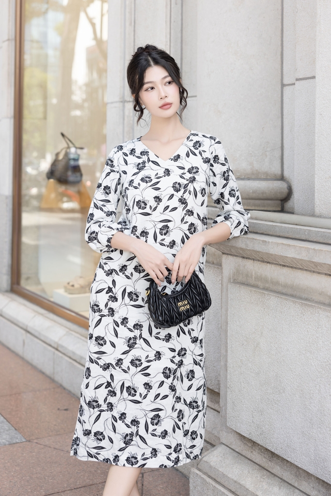 Đầm Linen Bông Phom Suông Dài Ngang Gối Cổ V - D12150LW01