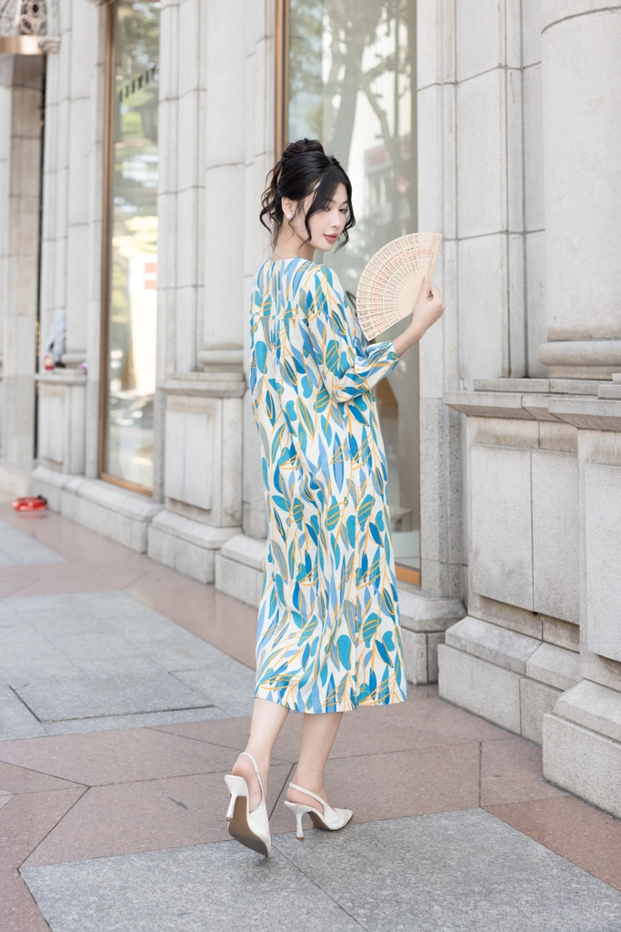 Đầm Linen Bông Phom Suông Dài Ngang Gối Cổ V - D12150LW01