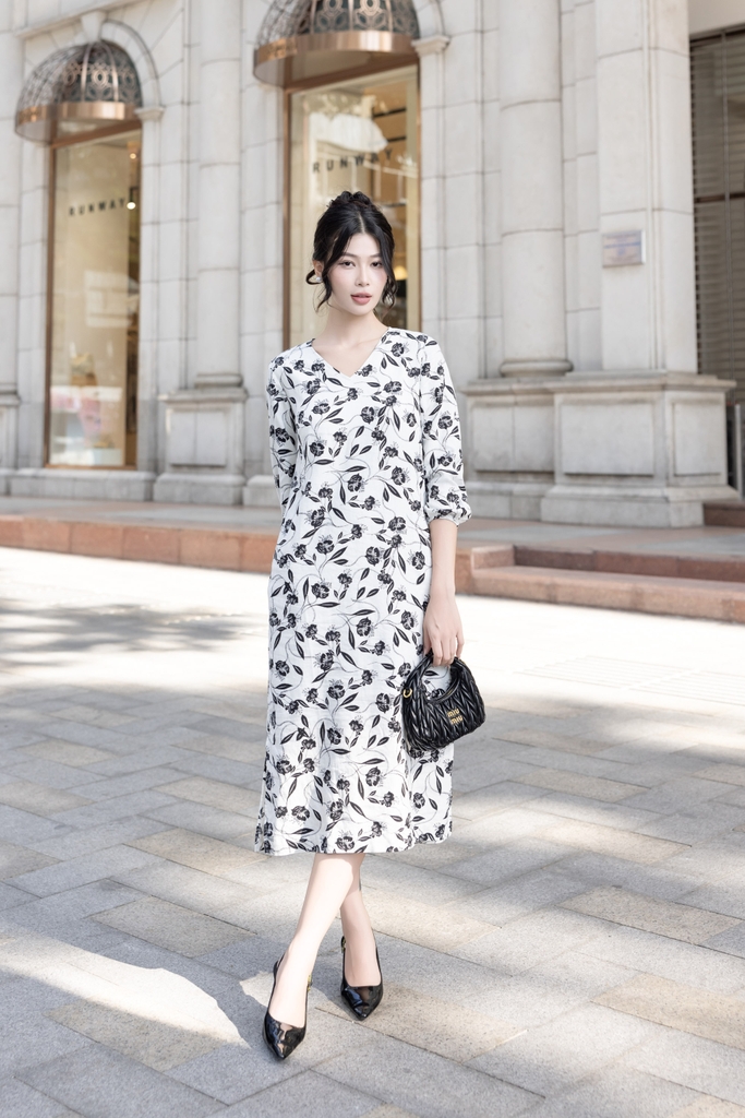 Đầm Linen Bông Phom Suông Dài Ngang Gối Cổ V - D12150LW01