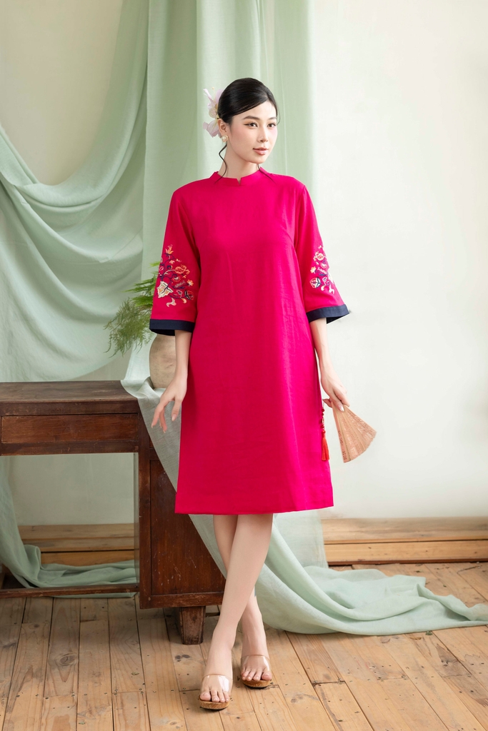 Đầm Linen Thêu Hai Cánh Tay Phom A Dài Ngang Gối Cổ Tàu Cam - D12158LW01