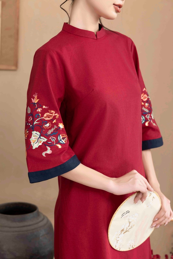 SWANLAKE | Váy Đầm Phom A Cổ Trụ Tay Lỡ Vải Linen Thêu Hai Cánh Tay Đi Tết Đi Chơi - D12158LW01